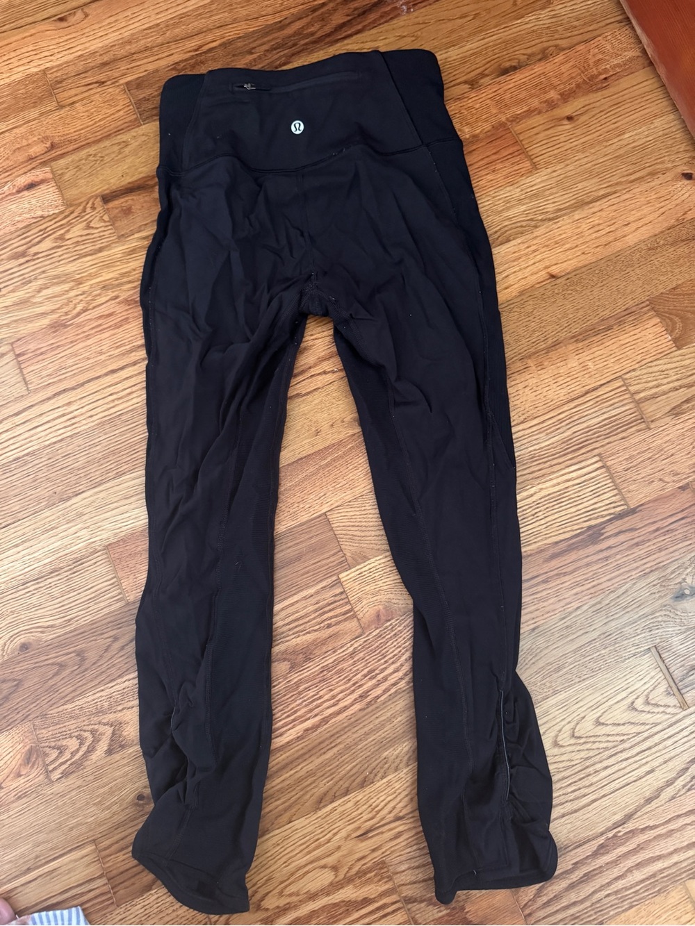 lululemon athletica Black scrunch bottom leggings size 4-6